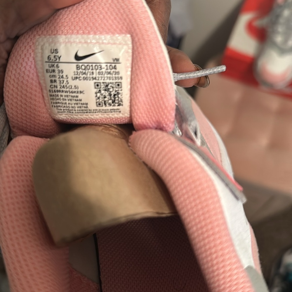 White/pink n grey Nike air max 270 react - Picture 3 of 6